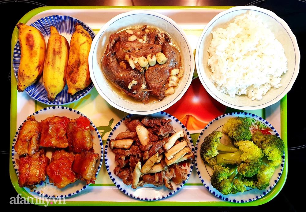 Nịnh vợ đẻ 3 đứa đi, cả thế giới để anh lo, chồng nấu cơm cữ siêu ngon khiến dân tình trầm trồ đẻ luôn 10 đứa cũng được-1