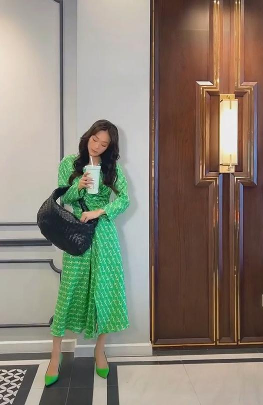 Minh Hằng bị chỉ trích vì gợi ý chị em phối đồ lộ nội y ngày 8/3-3