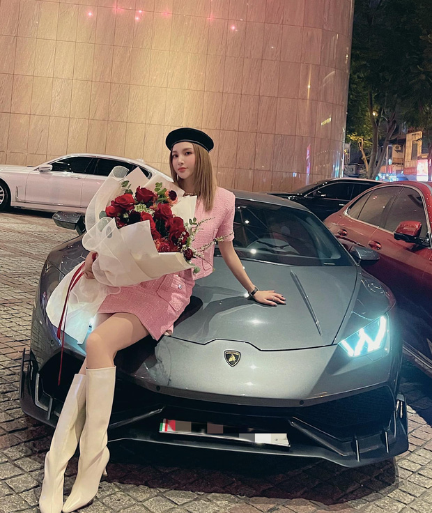 Sao Vbiz ngày 8/3: 1 mỹ nhân tậu xế hộp 18 tỷ đồng tự thưởng cho bản thân, Đỗ Mỹ Linh cà khịa Tiểu Vy thế này đây!-1