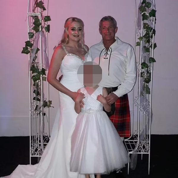 Người đàn ông mới mua vé số thì ngã gãy cổ chết, vài ngày sau con gái chết lặng khi mở phong bì thư màu vàng và câu nói như điềm báo-4