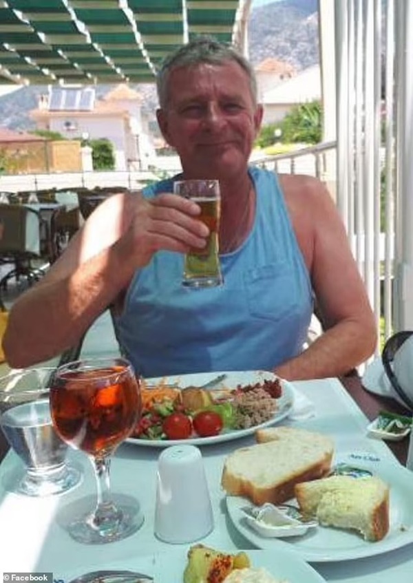 Người đàn ông mới mua vé số thì ngã gãy cổ chết, vài ngày sau con gái chết lặng khi mở phong bì thư màu vàng và câu nói như điềm báo-5