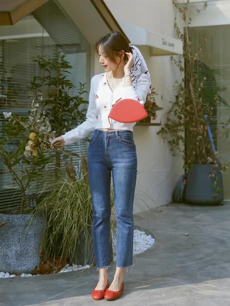 Street style Châu Á: Hội chị em lên đồ diện quần jeans đẹp chuẩn không trượt bộ nào-2