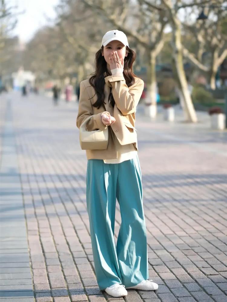 Street style Châu Á: Hội chị em lên đồ diện quần jeans đẹp chuẩn không trượt bộ nào-8