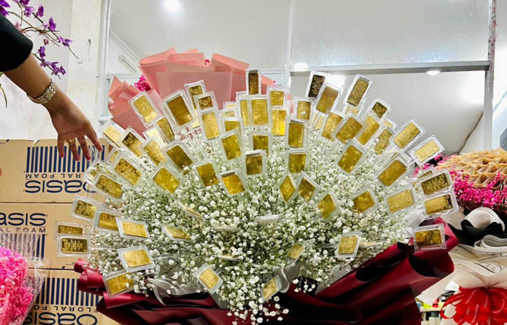 Tình tiết bất ngờ vụ bó hoa đính 100 cây vàng gây xôn xao ở Cần Thơ-2