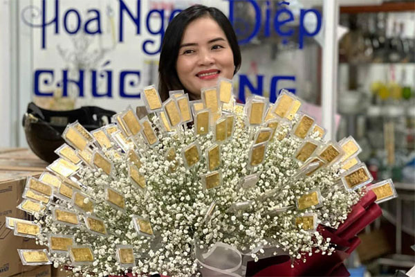 Tình tiết bất ngờ vụ bó hoa đính 100 cây vàng gây xôn xao ở Cần Thơ-1