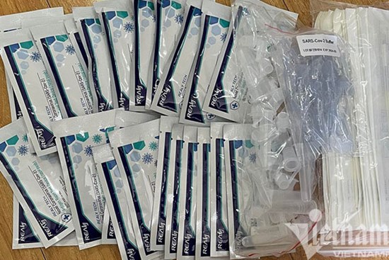 Nỗi đau F1: Đau ví mua kit test giá ngất ngưởng, nay nháo nhào thanh lý giá rẻ