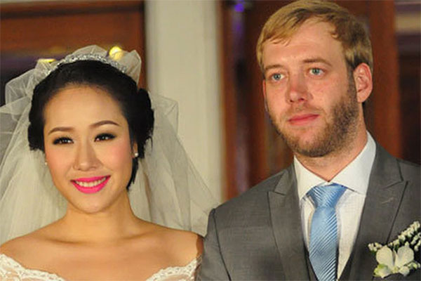 Hai Hoa hậu có học vấn khủng rời xa showbiz, yên bình bên ông xã ngoại quốc-10