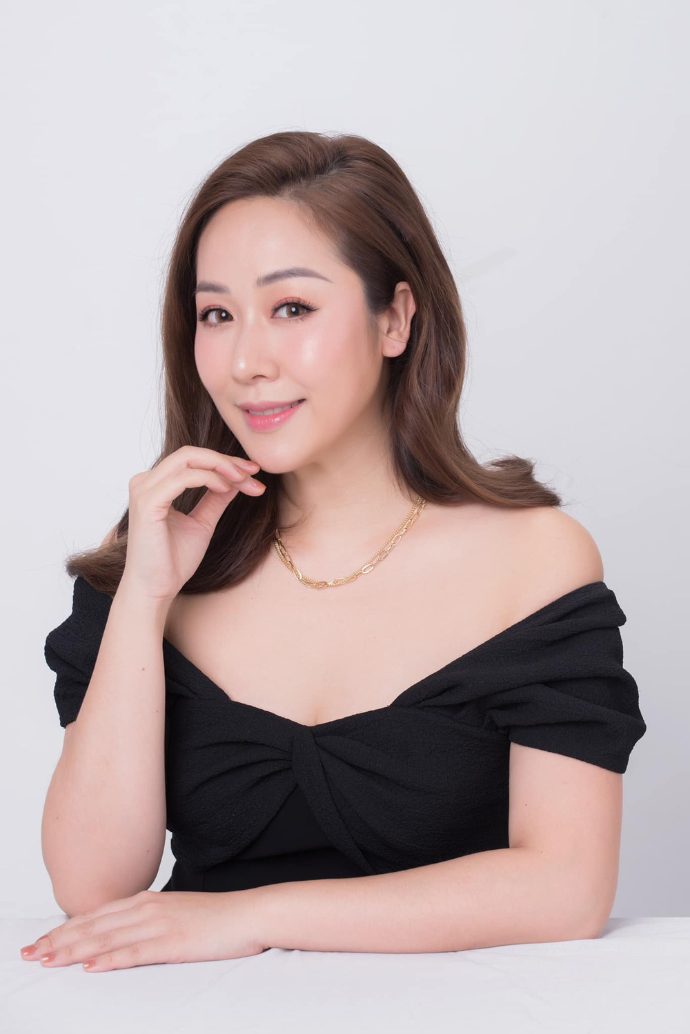 Sau 15 năm đăng quang, Hoa hậu gia thế khủng” Ngô Phương Lan hiện tại sống ra sao?-2