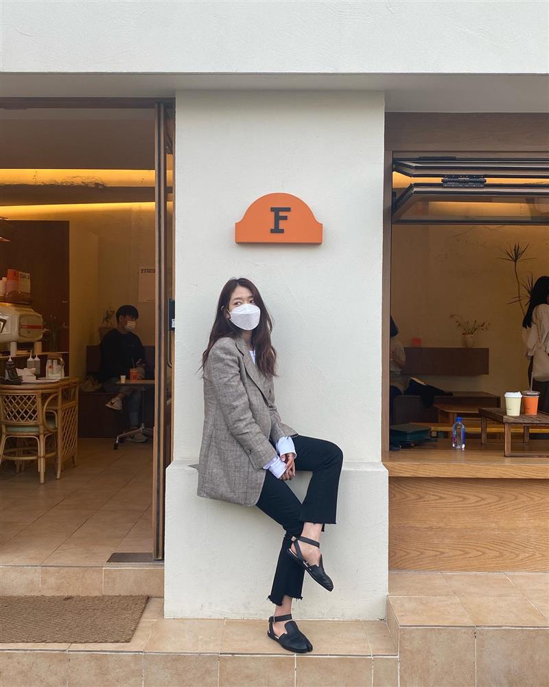 4 nữ diễn viên Hàn trung thành với style tối giản mà vẫn đẳng cấp, học hỏi là không lo mặc xấu-10