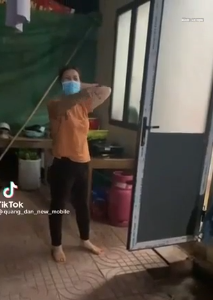 Công dân đến test Covid-19, nữ hộ sinh ở tỏ thái độ hách dịch, giật điện thoại rồi lớn tiếng: Thích test hay không?-1