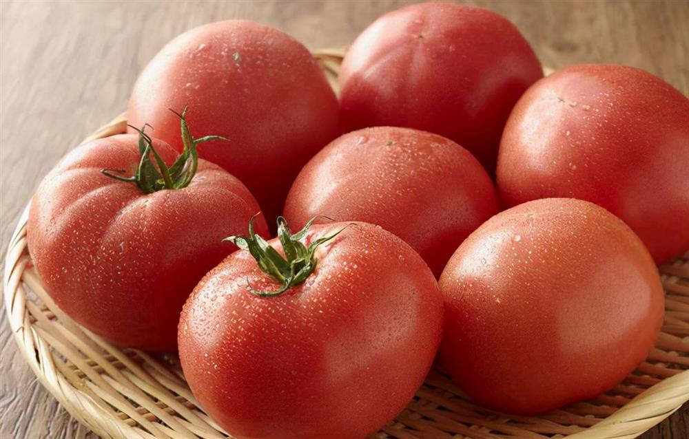 Đi chợ, thấy cà chua có 3 ĐẶC ĐIỂM này dứt khoát đừng mua: Có thể chứa độc tố hoặc đã bị tiêm thuốc kích chín, người trồng còn không dám ăn-1
