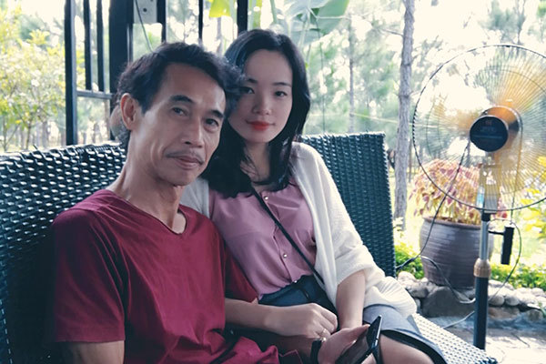 Vợ trẻ kém 25 tuổi của NSƯT Phú Đôn: Xinh xắn, được chồng cưng chiều, yêu thương-10