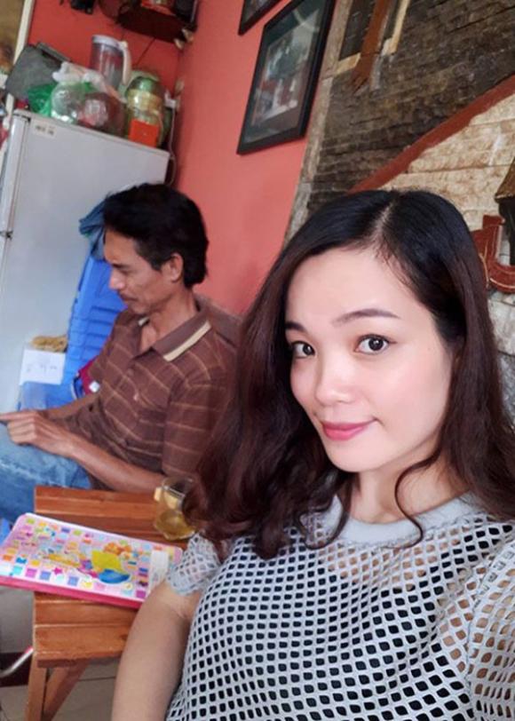 Vợ trẻ kém 25 tuổi của NSƯT Phú Đôn: Xinh xắn, được chồng cưng chiều, yêu thương-6