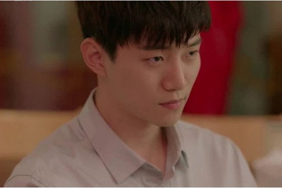 Đến nhà người chú giàu có để ăn tiệc tân gia, tôi nhận được phong bao đỏ, về nhà mở ra mà ngẩn người