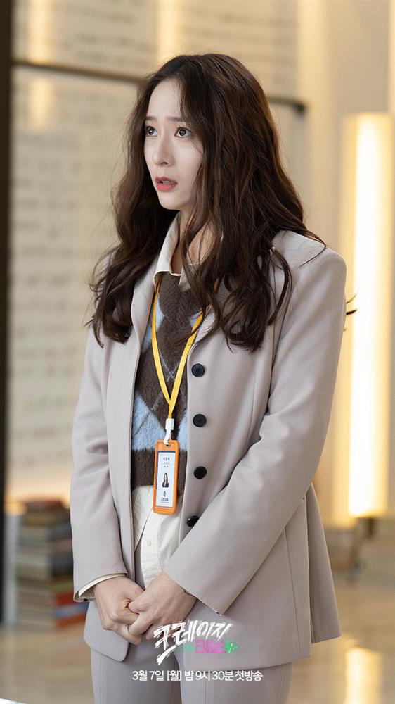 Blazer phủ sóng phim Hàn đợt này, chị em mau ghim ngay loạt cách diện chuẩn thanh lịch-2