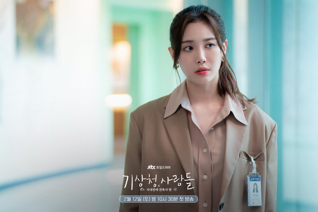 Blazer phủ sóng phim Hàn đợt này, chị em mau ghim ngay loạt cách diện chuẩn thanh lịch-4