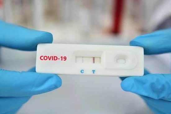 Test nhanh Covid-19 hiện một vạch đậm một vạch mờ chứng tỏ tải lượng virus thấp?