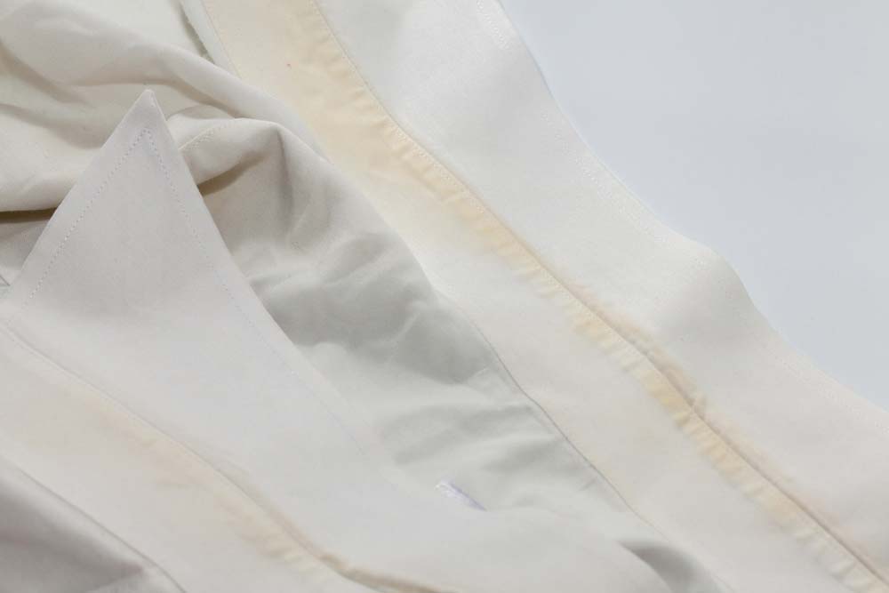 Đổ thứ này lên cổ và tay áo trắng, vết ố vàng biến mất nhanh chóng, hiệu quả ngang dùng thuốc tẩy-1