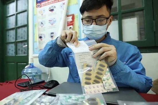 Hà Nội thêm gần 31.400 ca COVID-19 mới; còn gần 900 ca nặng, nguy kịch đang điều trị