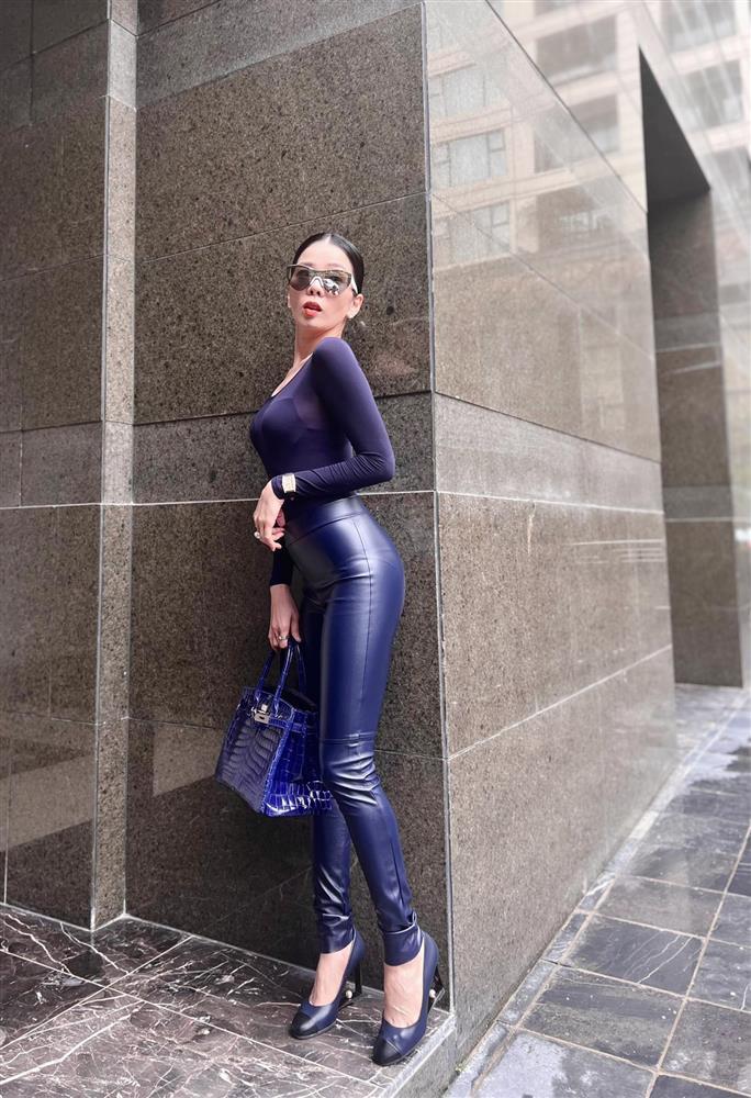 Lệ Quyên thích nói lời hoa mỹ nhưng ăn mặc thì kém tinh tế vô cùng-2