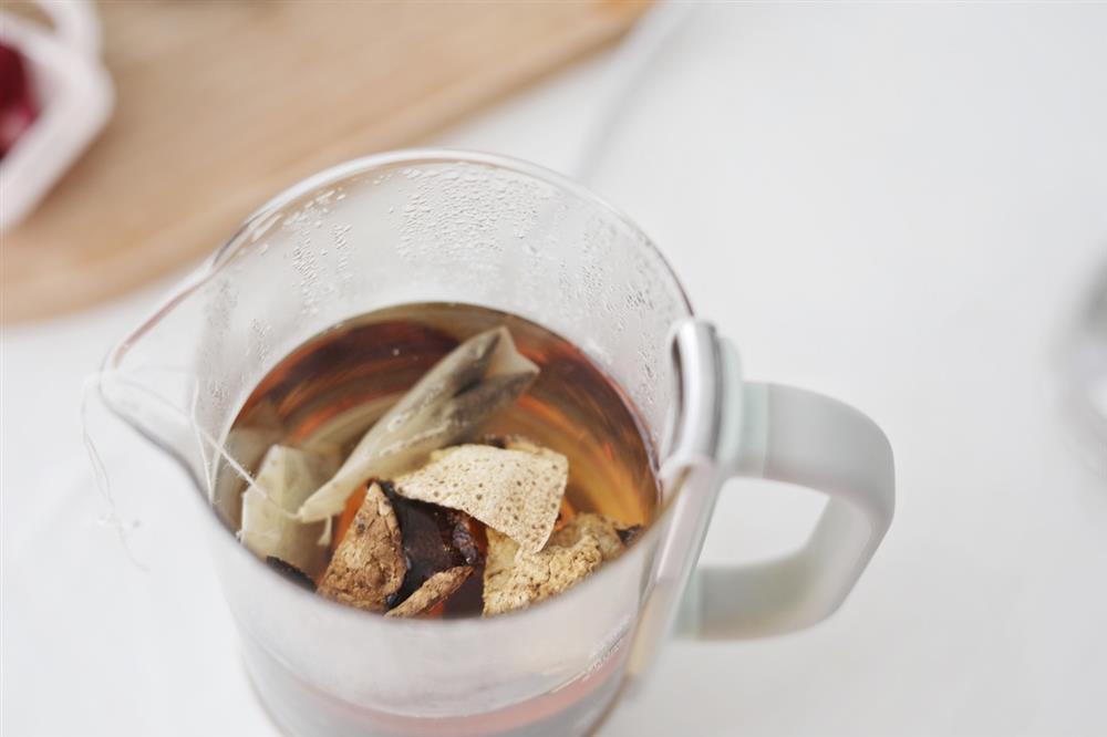 Tối nào cũng uống loại trà này, tôi ngủ ngon hơn hẳn mà da dẻ căng mượt, bị ho thì cực nhanh khỏi!-2