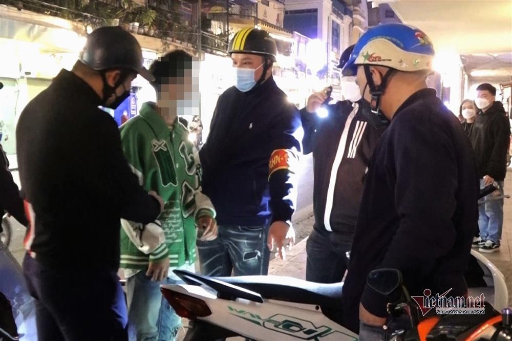 Cảnh sát 141 Hà Nội hóa trang, một đêm bắt giữ 82 quái xế-2