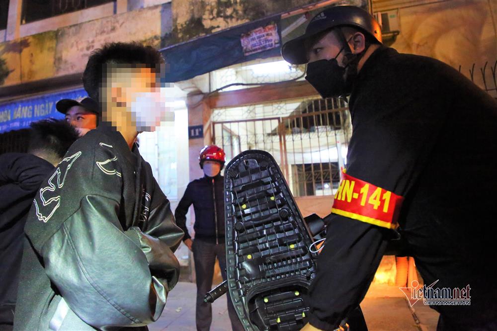 Cảnh sát 141 Hà Nội hóa trang, một đêm bắt giữ 82 quái xế-4