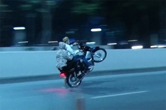Cảnh sát 141 Hà Nội hóa trang, một đêm bắt giữ 82 quái xế