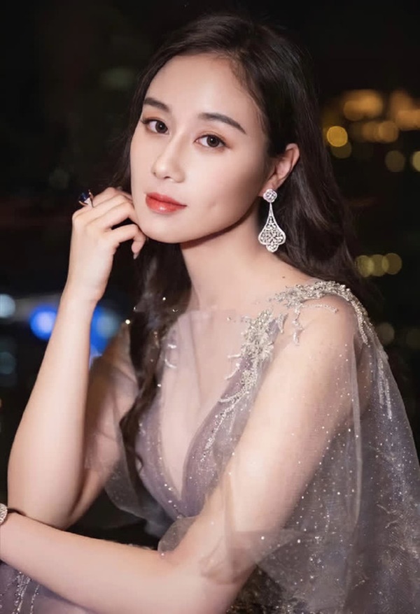 Con gái út đi lùi mới về đích” của vua sòng bài Macau: 12 tuổi được cha tặng dinh thự, sống sang chảnh hơn công chúa, visual lại còn như idol-4