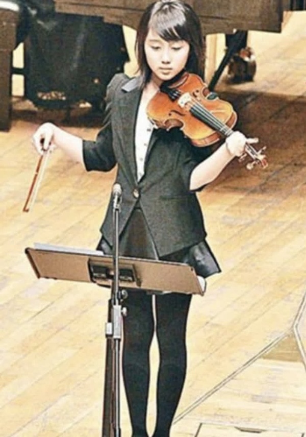 Con gái út đi lùi mới về đích” của vua sòng bài Macau: 12 tuổi được cha tặng dinh thự, sống sang chảnh hơn công chúa, visual lại còn như idol-5