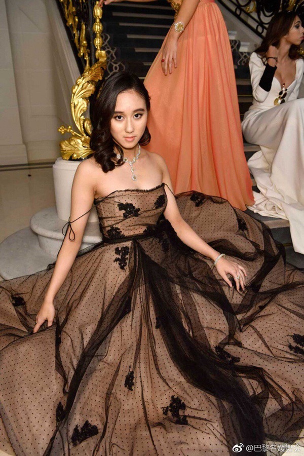 Con gái út đi lùi mới về đích” của vua sòng bài Macau: 12 tuổi được cha tặng dinh thự, sống sang chảnh hơn công chúa, visual lại còn như idol-8