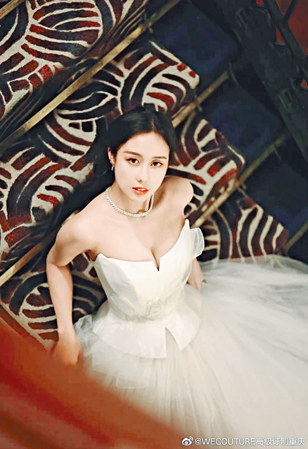 Con gái út đi lùi mới về đích” của vua sòng bài Macau: 12 tuổi được cha tặng dinh thự, sống sang chảnh hơn công chúa, visual lại còn như idol-12