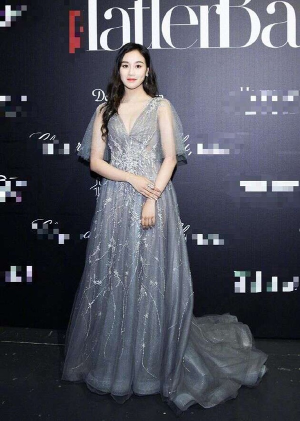 Con gái út đi lùi mới về đích” của vua sòng bài Macau: 12 tuổi được cha tặng dinh thự, sống sang chảnh hơn công chúa, visual lại còn như idol-16