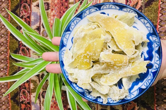 Mách chị em cách làm mứt gừng dẻo thơm, không cay, dùng trị ho, bổ phổi mùa dịch rất tốt