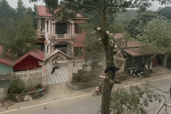 Đang đi xe máy trên đường, người đàn ông suýt mất mạng vì 