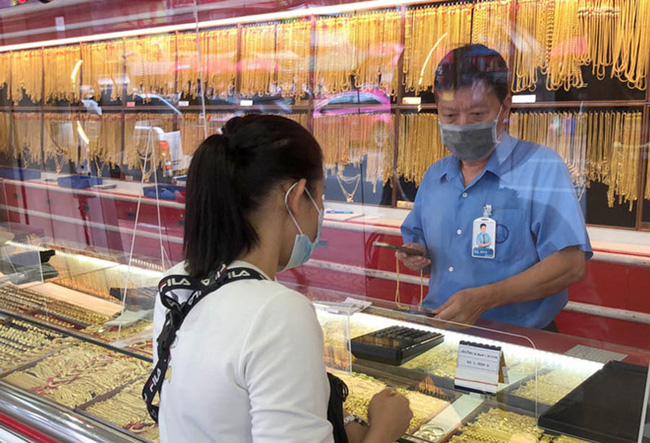 Sau 2 tháng liều mua vàng đúng lúc đu đỉnh, vợ chồng trẻ cứ tưởng lỗ nào ngờ thắng lớn-1