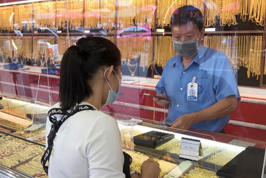 Sau 2 tháng liều mua vàng đúng lúc đu đỉnh, vợ chồng trẻ cứ tưởng lỗ nào ngờ thắng lớn