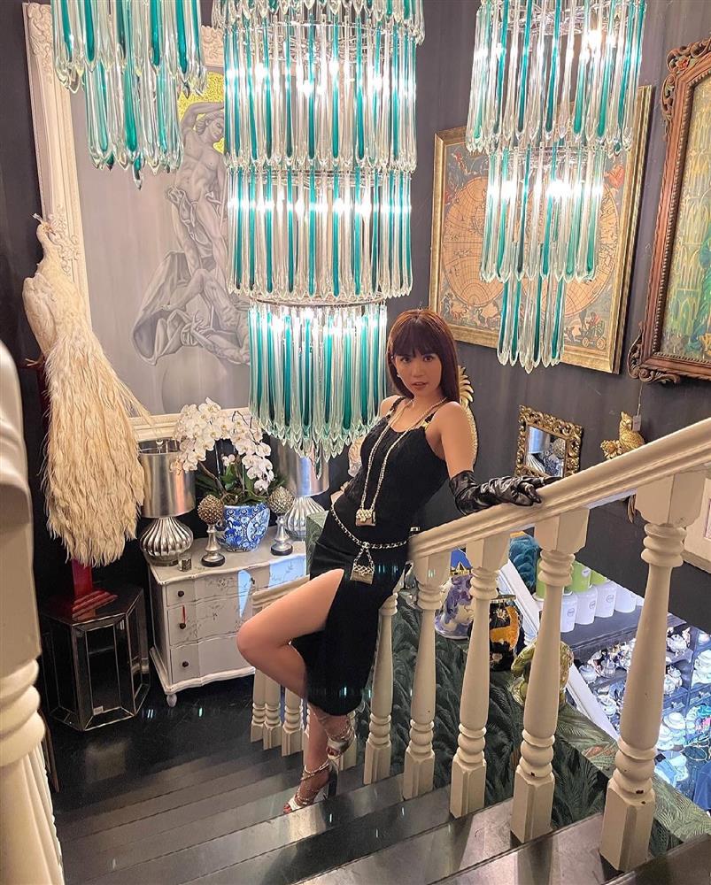 Tiên Nguyễn lần đầu chậm chân với hàng hiệu: Giờ mới diện chiếc thắt lưng nghìn đô mà Ngọc Trinh dùng chán chê từ năm ngoái-5