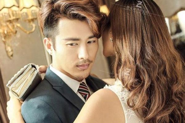 Con gái cứ đi học về là trốn trong phòng, tôi lén theo dõi thì ngất xỉu khi thấy cái bụng tròn vo của con-1