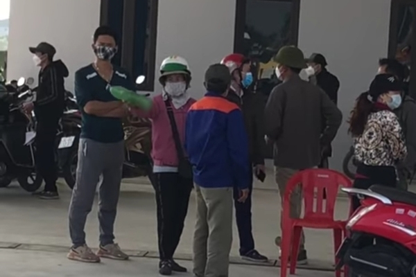 Thân nhân người chết vì COVID-19 chịu phí mai táng cắt cổ, còng lưng trả nợ-3