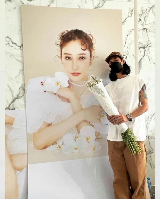 Hé lộ hình ảnh lễ tưởng niệm nữ diễn viên Chiếc Lá Bay: Hoa tươi ngập tràn với ý nghĩa đặc biệt, xót xa thái độ bạn trai-9