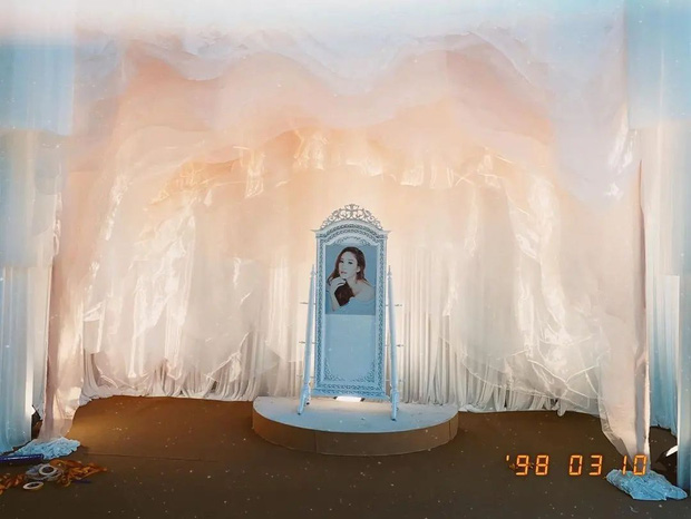 Hé lộ hình ảnh lễ tưởng niệm nữ diễn viên Chiếc Lá Bay: Hoa tươi ngập tràn với ý nghĩa đặc biệt, xót xa thái độ bạn trai-3