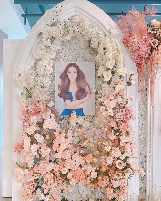 Hé lộ hình ảnh lễ tưởng niệm nữ diễn viên Chiếc Lá Bay: Hoa tươi ngập tràn với ý nghĩa đặc biệt, xót xa thái độ bạn trai-1