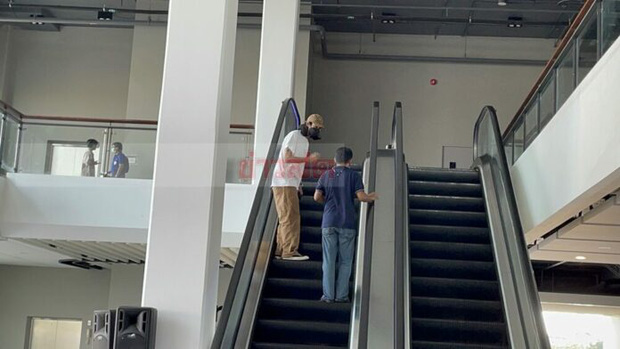 Hé lộ hình ảnh lễ tưởng niệm nữ diễn viên Chiếc Lá Bay: Hoa tươi ngập tràn với ý nghĩa đặc biệt, xót xa thái độ bạn trai-7