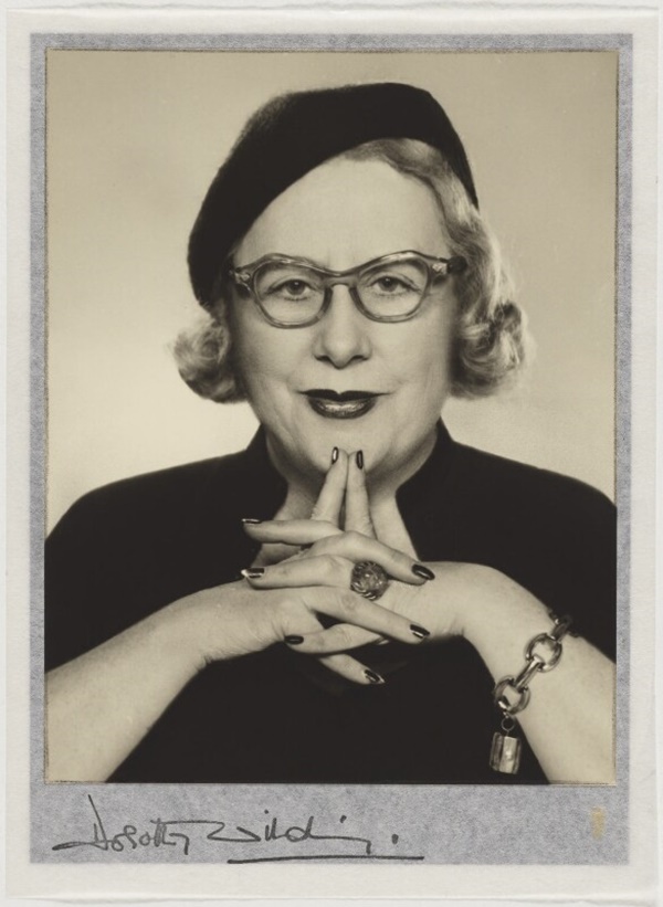 Điều ít biết về báu vật có 1-0-2 xuất hiện trong bộ ảnh tuyệt đẹp đầu tiên khi Nữ hoàng Anh thừa kế ngai vàng, không được phép bán đi-4