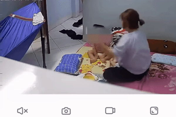 Người nhà bé gái bị bảo mẫu tát tới tấp vào mặt, bắt ăn lại cháo đã nôn lên tiếng