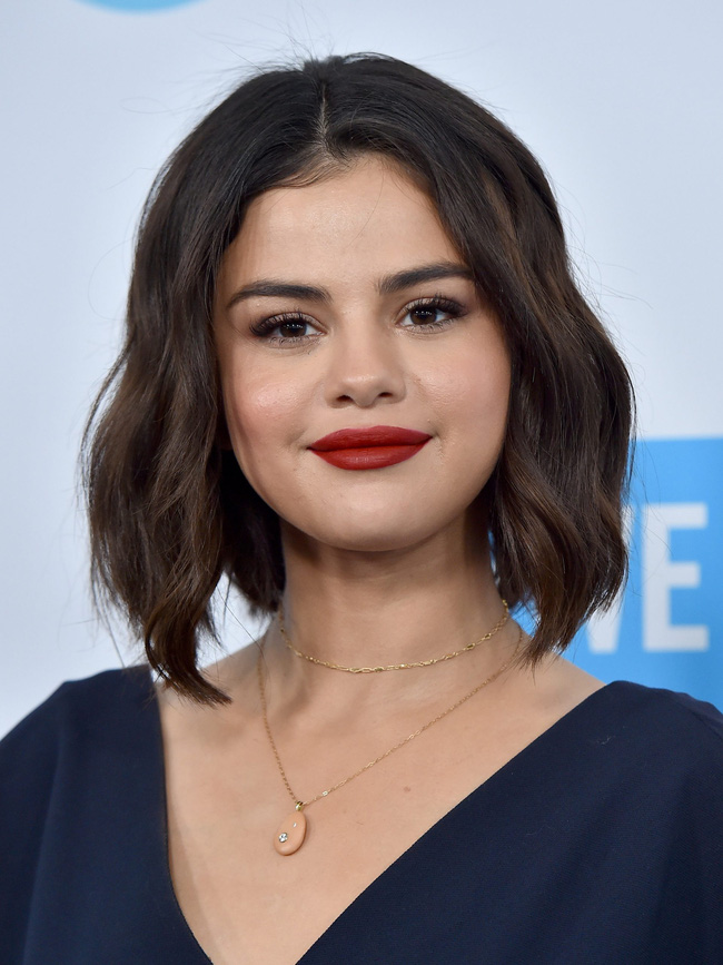 Nhan sắc của Selena Gomez xuất chúng thế nào? Nhìn cô cân đủ kiểu tóc ngắn mà càng xuýt xoa-1