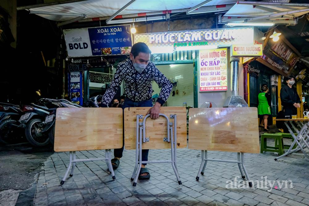 Hàng quán đóng cửa lúc 21h: Chủ quán ngồi chơi xơi nước cả tối vừa có khách thì phải nghỉ, khách hụt hẫng ra về không biết đi đâu-6