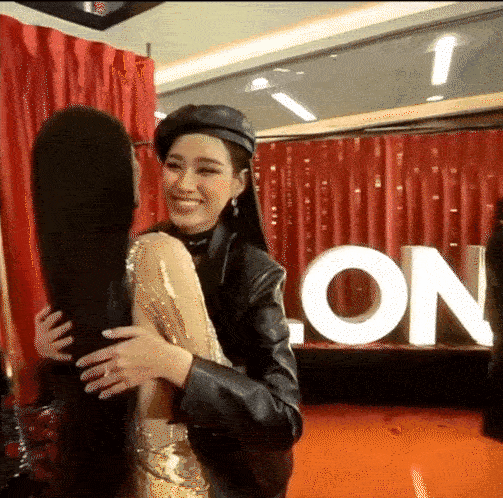 Đỗ Thị Hà trả giá khi mặc đồ chết ngốt giữa thời tiết nóng chảy mỡ-4