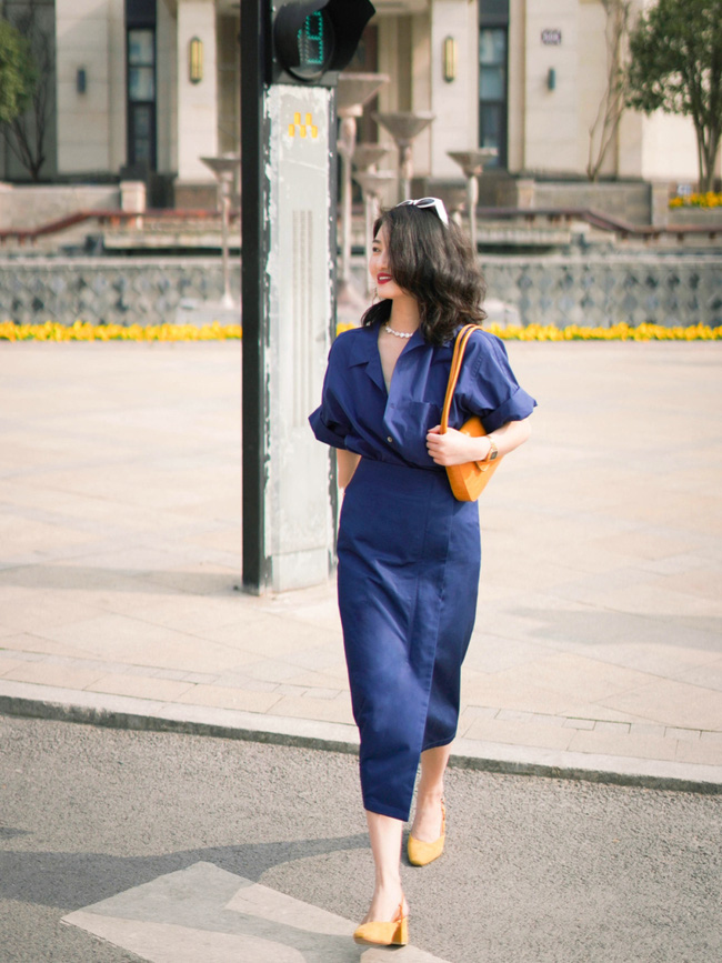 Sơ mi + chân váy midi: Công thức giúp nàng công sở tuổi 30 hack eo thon dáng chuẩn đẹp miễn chê-11